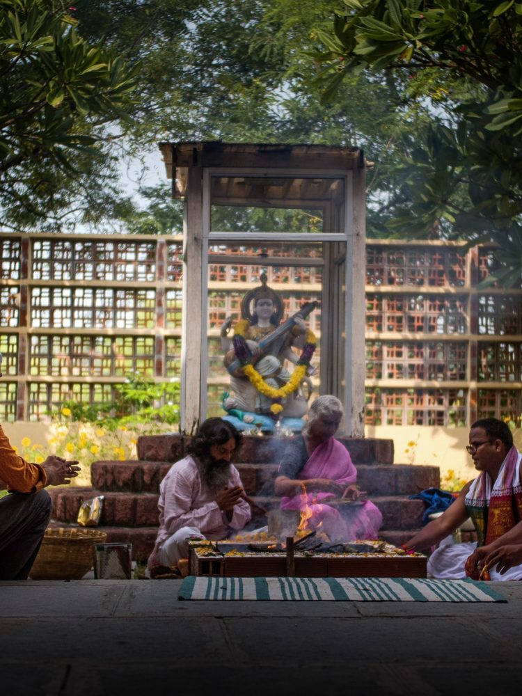 Indien Ritual Meditation Sri Sai Prana Yoga
