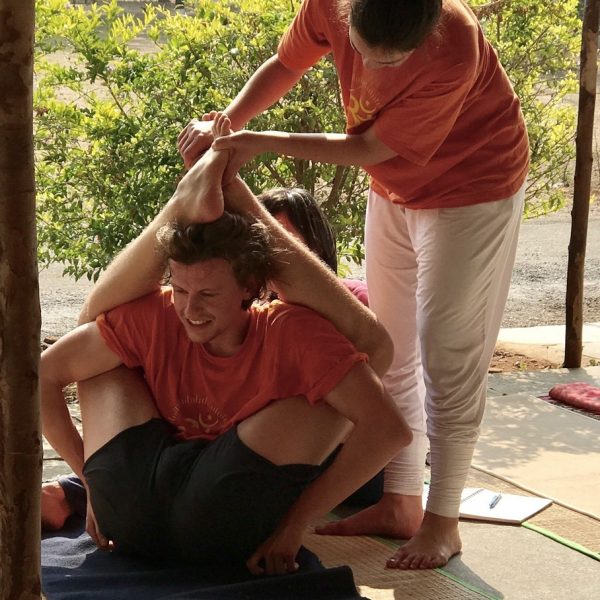 Paul fortgeschrittene Yoga Asana Ausbildung in Indien Sri Sai Prana Yoga